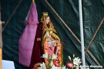 Santa Bárbara luce manto nuevo en la procesión de Lomo Catela (Foto Francisco Javier Santana)